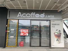 观山湖美的广场85平门面出租 双门头有装修